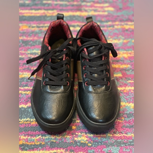 Disney Mulan Sneakers Size 8 - Picture 3 of 4